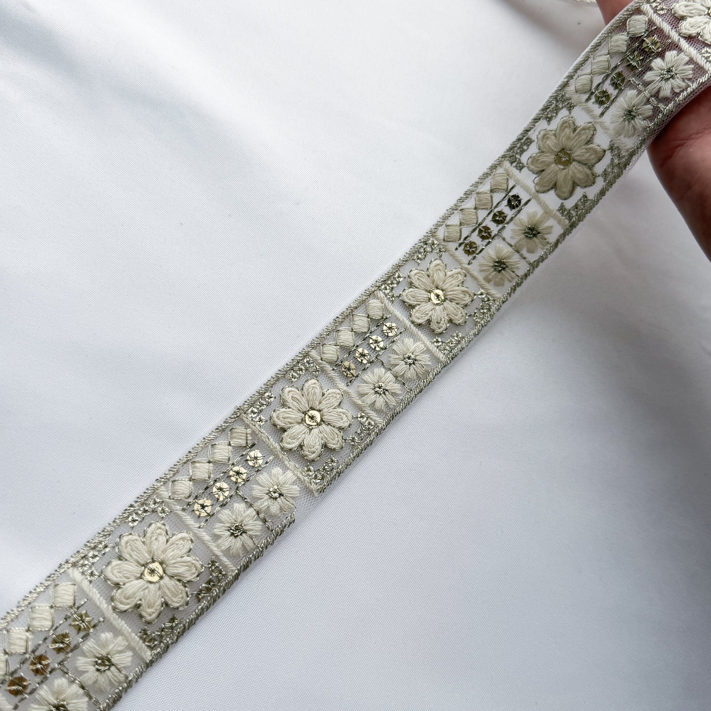 S410 インド刺繍リボン 3.5cm幅 チュール