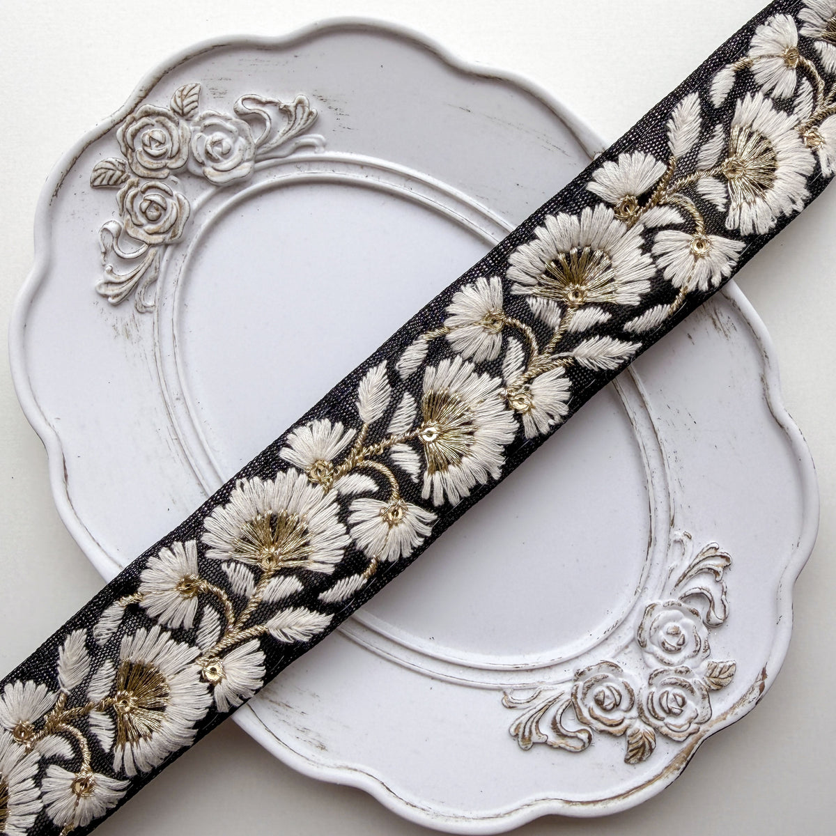 S421 インド刺繍リボン 3.5cm幅 チュール