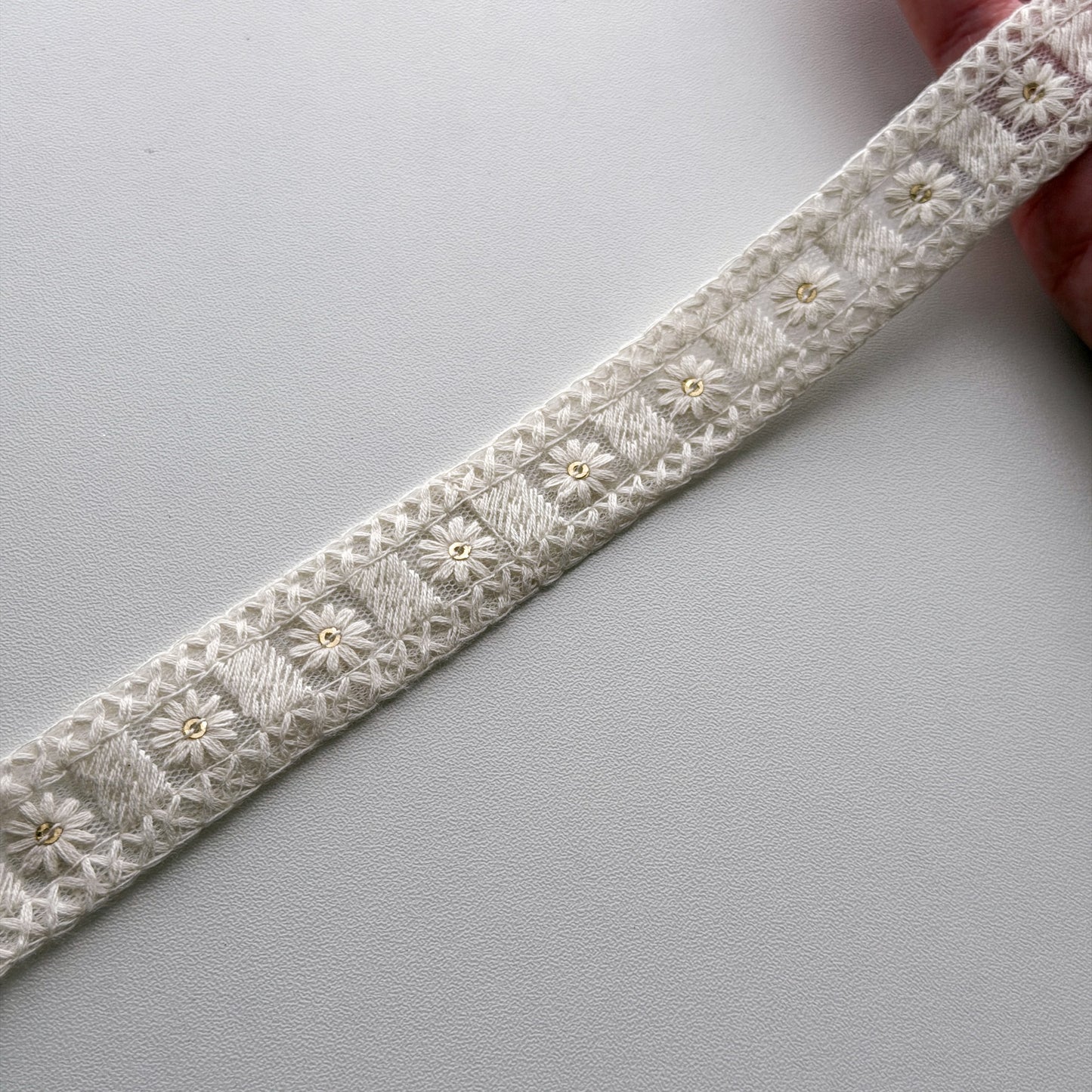 S384 インド刺繍リボン 2cm幅 チュール ボックス マーガレット