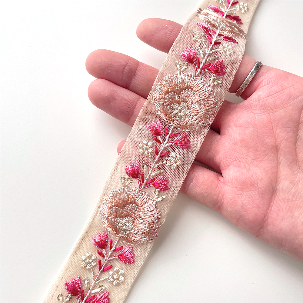 326 【 幅:3cm 】 インド刺繍リボン クリーム チュール ピンク