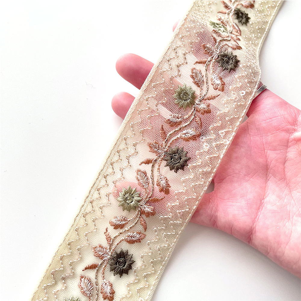 367 【 幅:5.5cm 】 インド刺繍リボン グリーン チュール