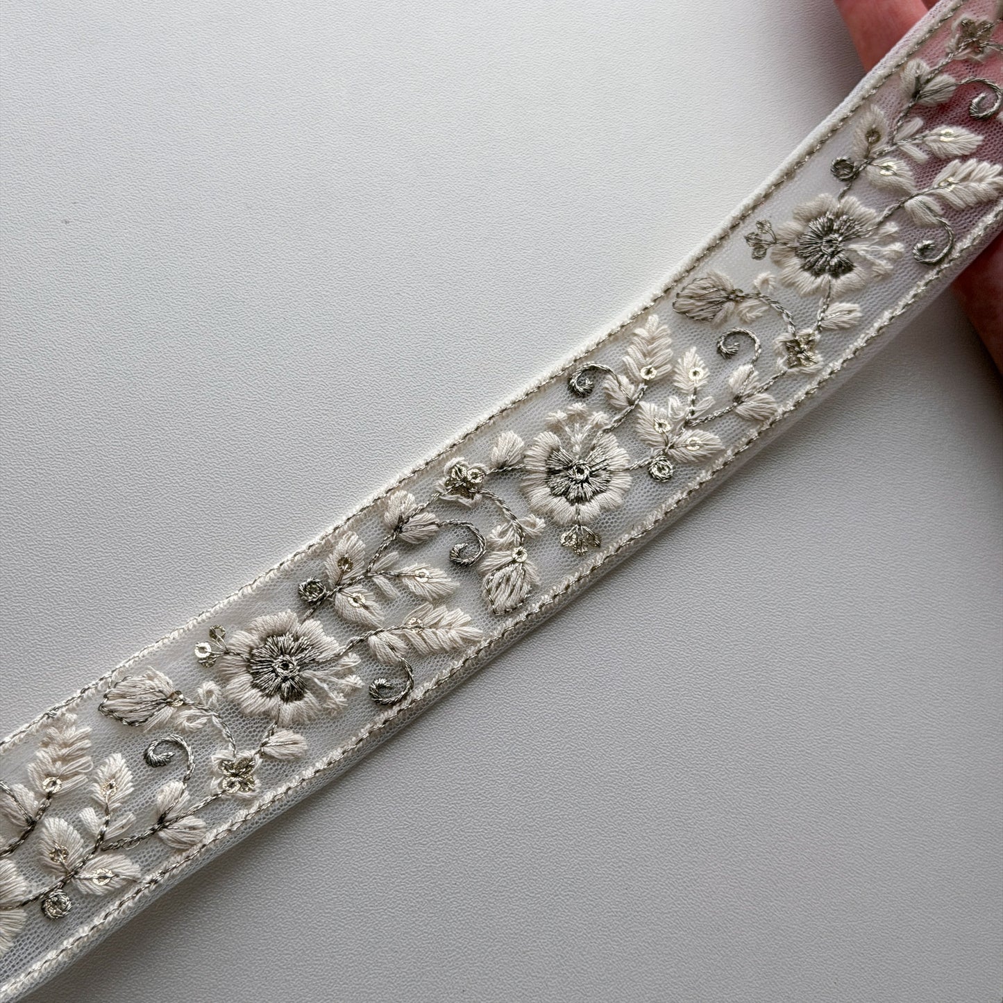 S392 インド刺繍リボン 3.5cm幅 チュール