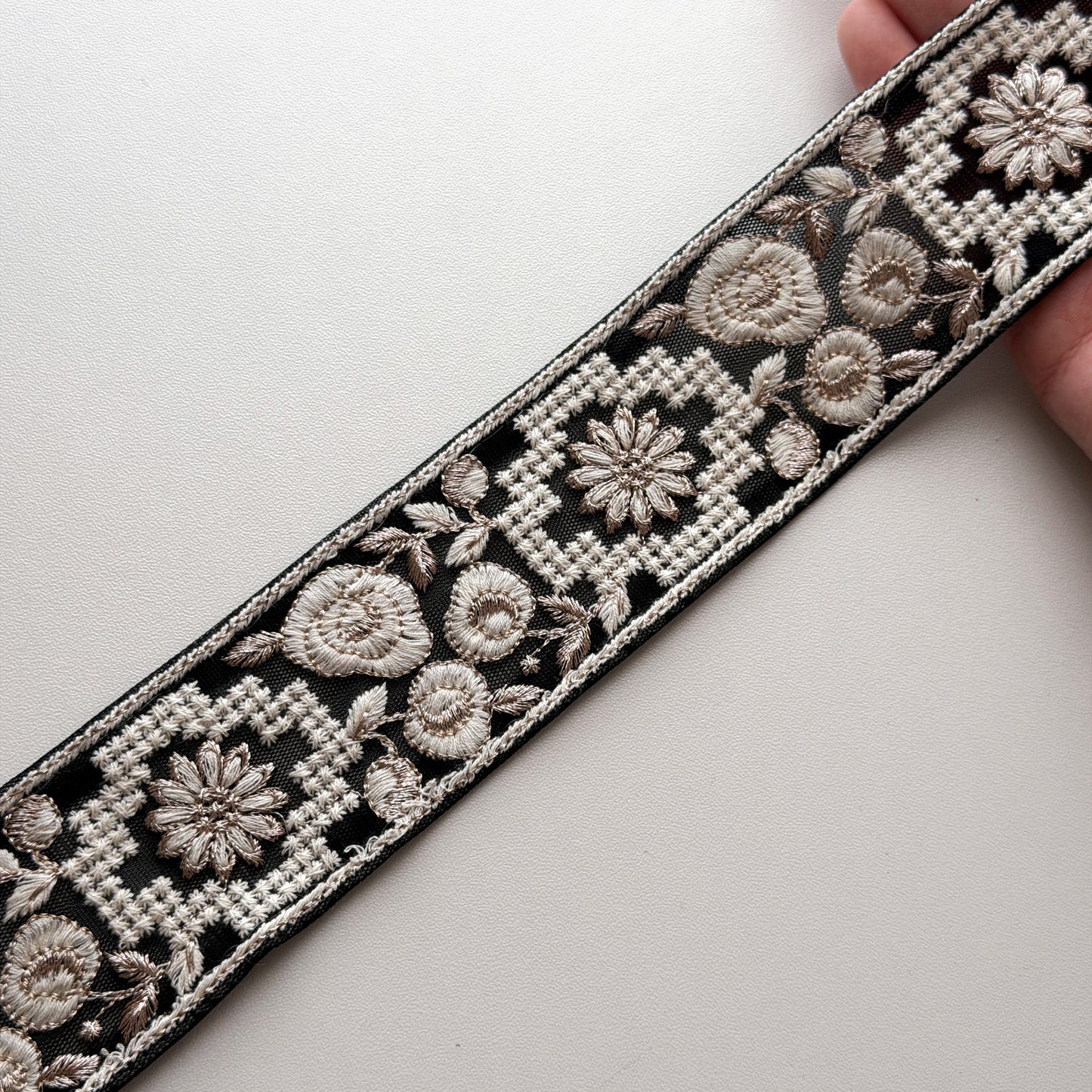 S336 インド刺繍リボン 4.8cm幅 チュール ローズ