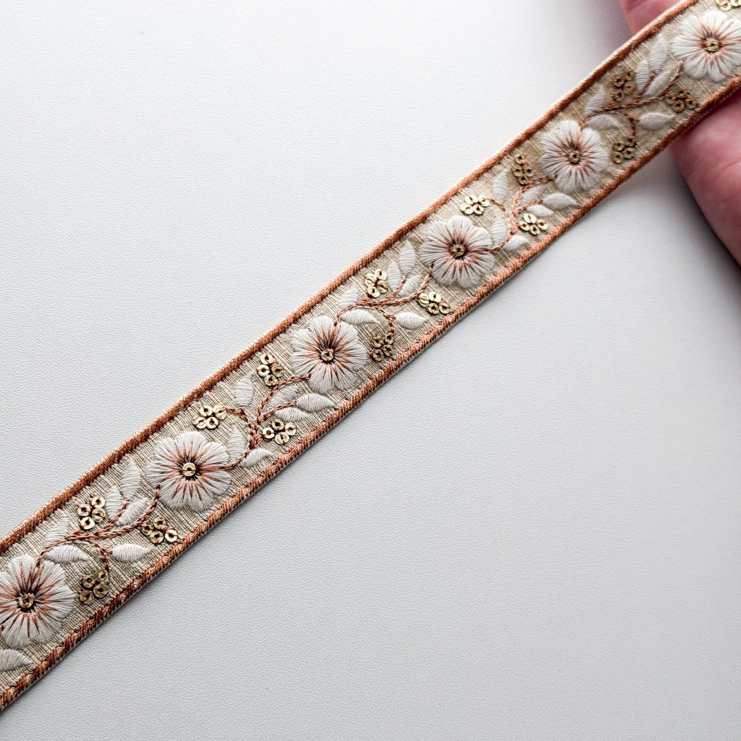 S372 インド刺繍リボン 3cm幅 布地