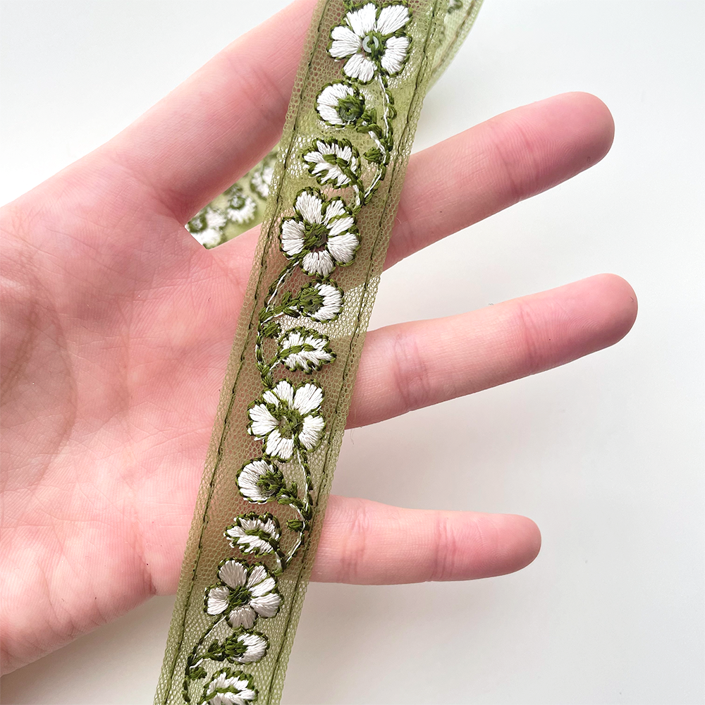 596 【 幅:2.5cm 】 インド刺繍リボン モスグリーン チュール ホワイト