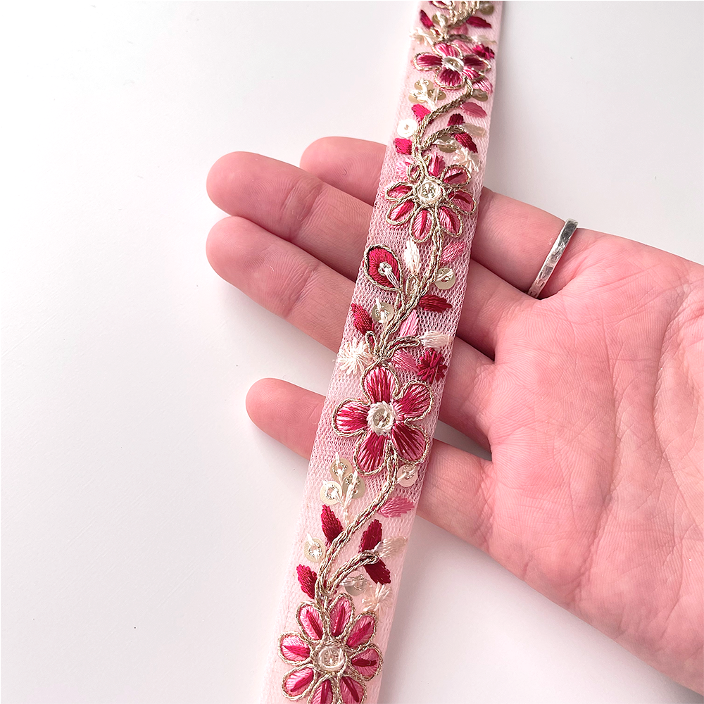 645 【 幅:2.5cm 】 インド刺繍リボン ピンク チュール ゴールド