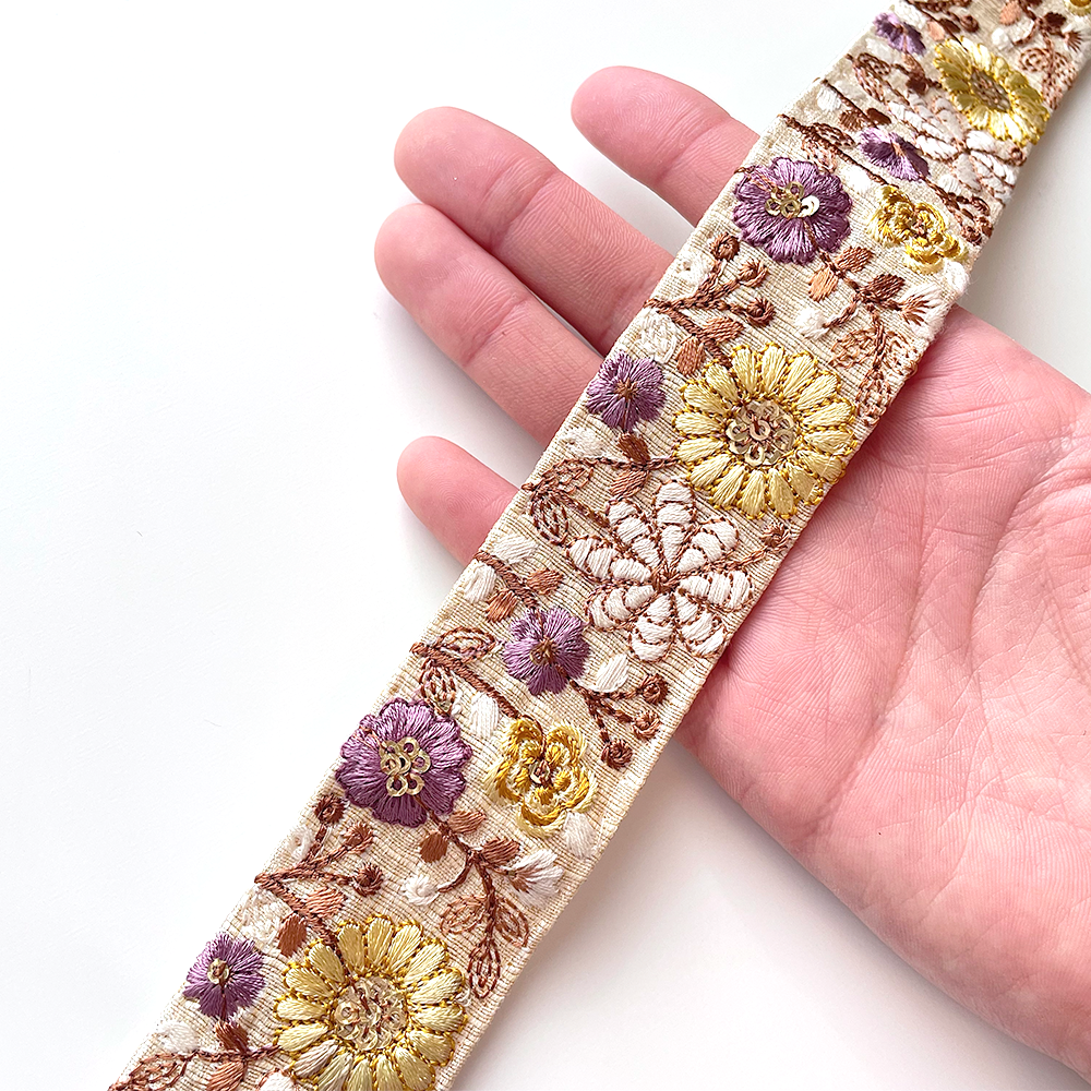 670 【 幅:3.5cm 】 インド刺繍リボン クリーム 布地 イエロー パープル ホワイト