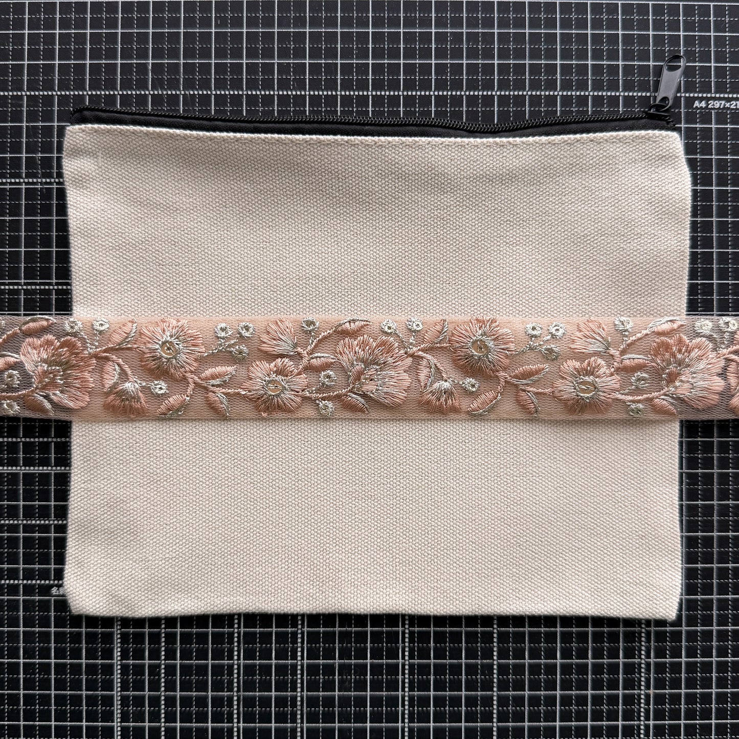 S351 インド刺繍リボン 3cm幅 チュール ペタルフラワー