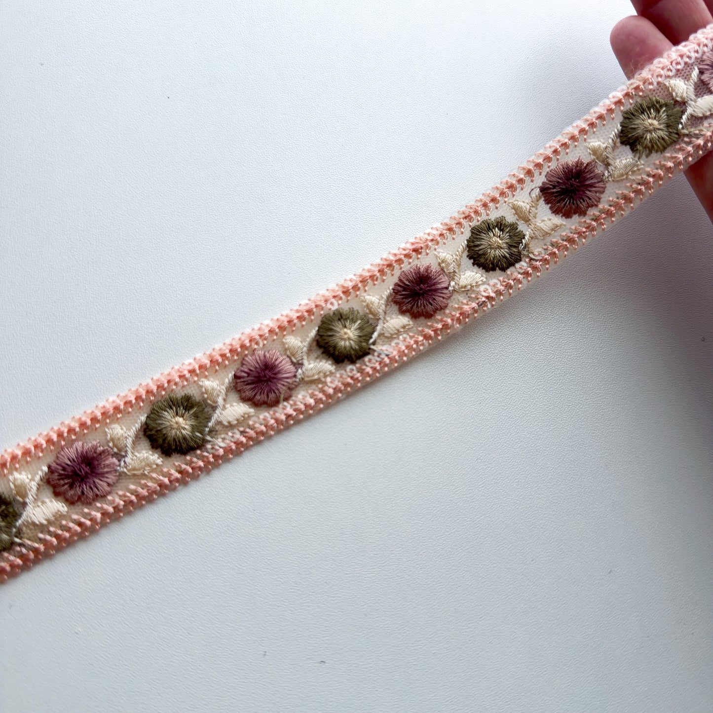 S288 インド刺繍リボン 2.5cm幅 チュール ポンポンフラワー