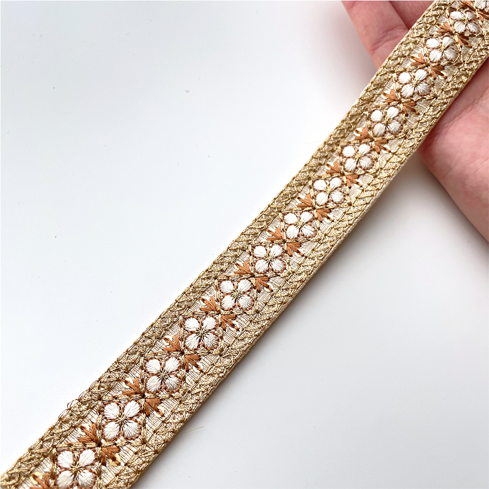 774 【 幅:2.5cm 】 インド刺繍リボン 生成り 布地 ブラウン ゴールド