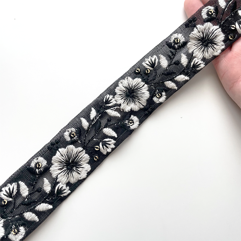 811 【 幅:3.5cm 】 インド刺繍リボン ブラック チュール ホワイト
