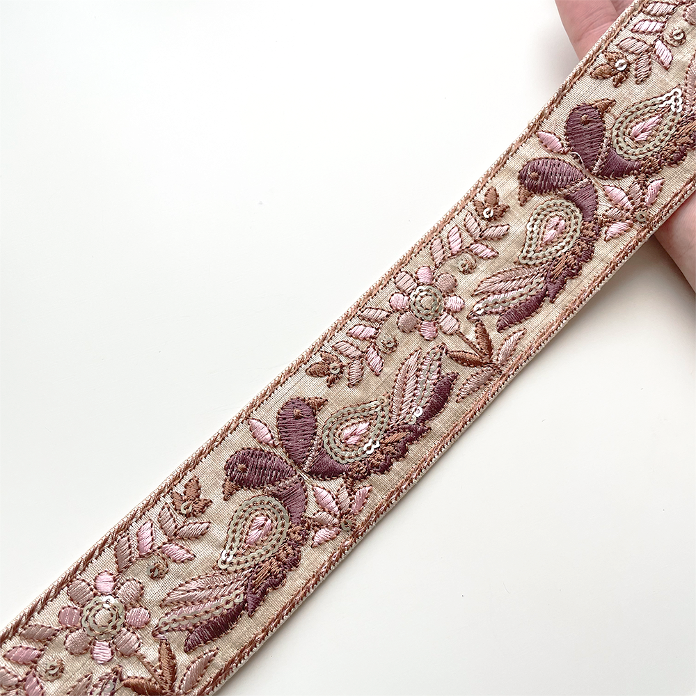 824 【 幅:4.5cm 】 インド刺繍リボン ホワイト 布地 パープル
