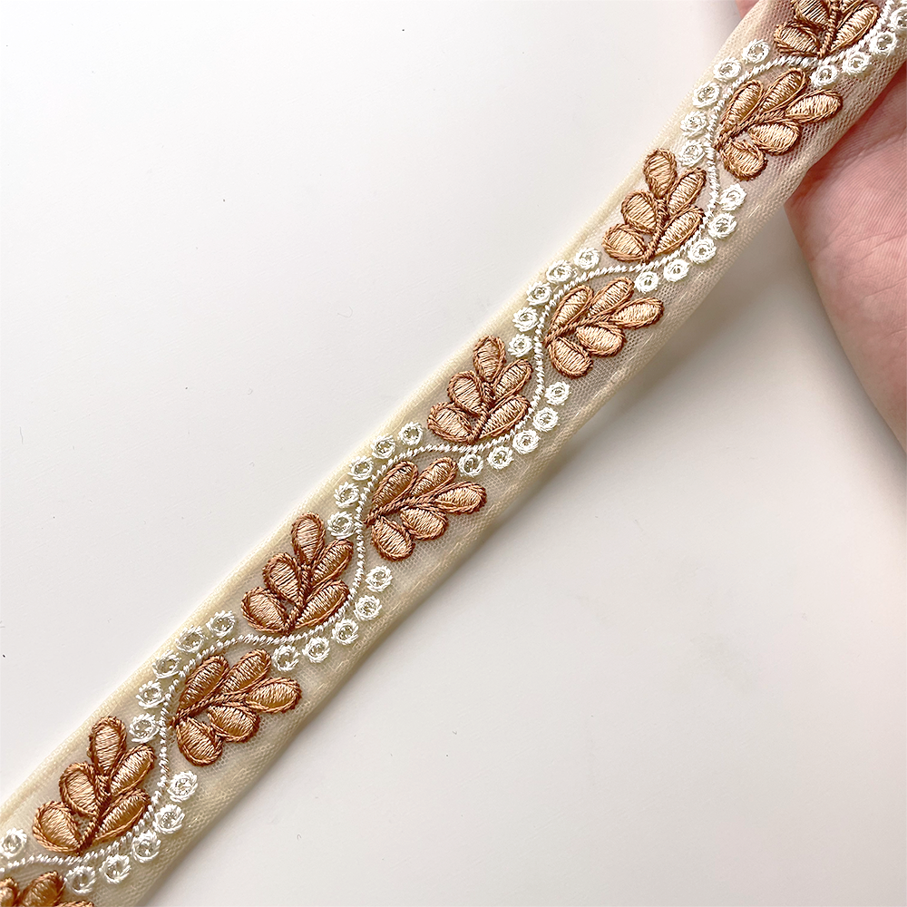 876 【 幅:2.5cm 】 インド刺繍リボン ベージュ チュール