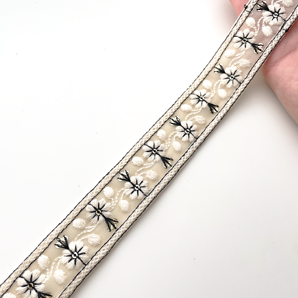 889 【 幅:3cm 】 インド刺繍リボン クリーム チュール ブラック