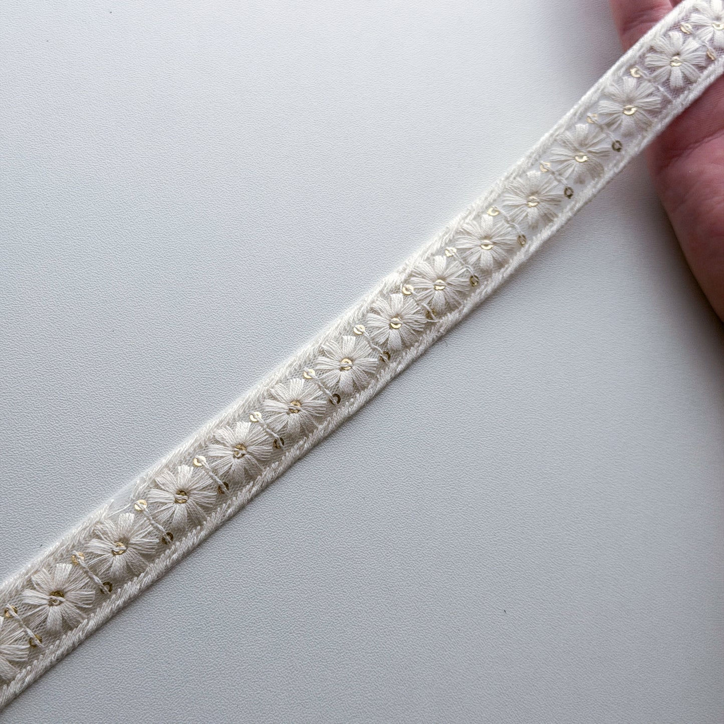S382 インド刺繍リボン 2cm幅 チュール マーガレット