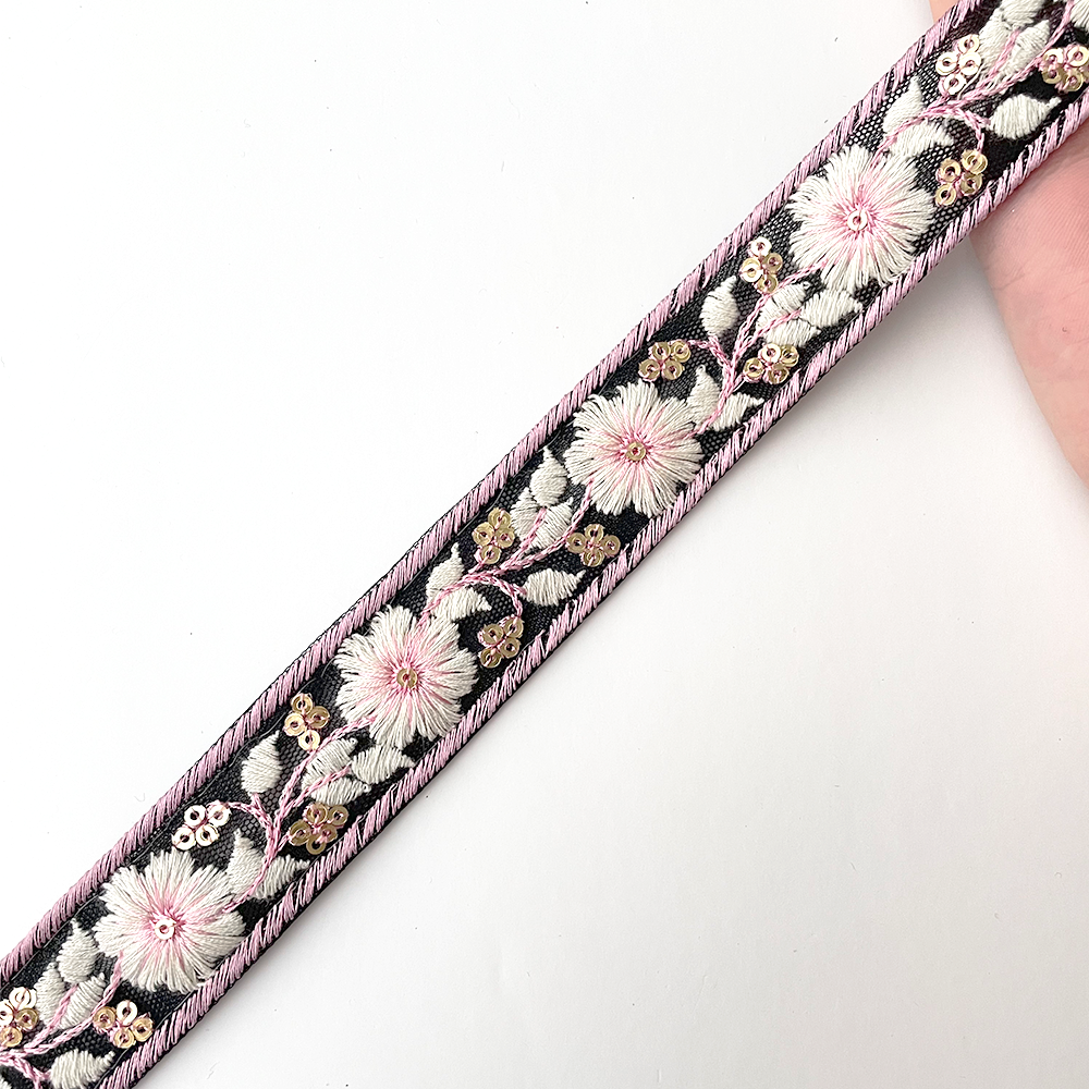 957 【 幅:2.5cm 】 インド刺繍リボン ブラック チュール ピンク