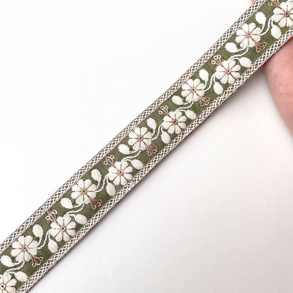 964 【 幅:3cm 】 インド刺繍リボン 抹茶 布地 ホワイト ベージュ