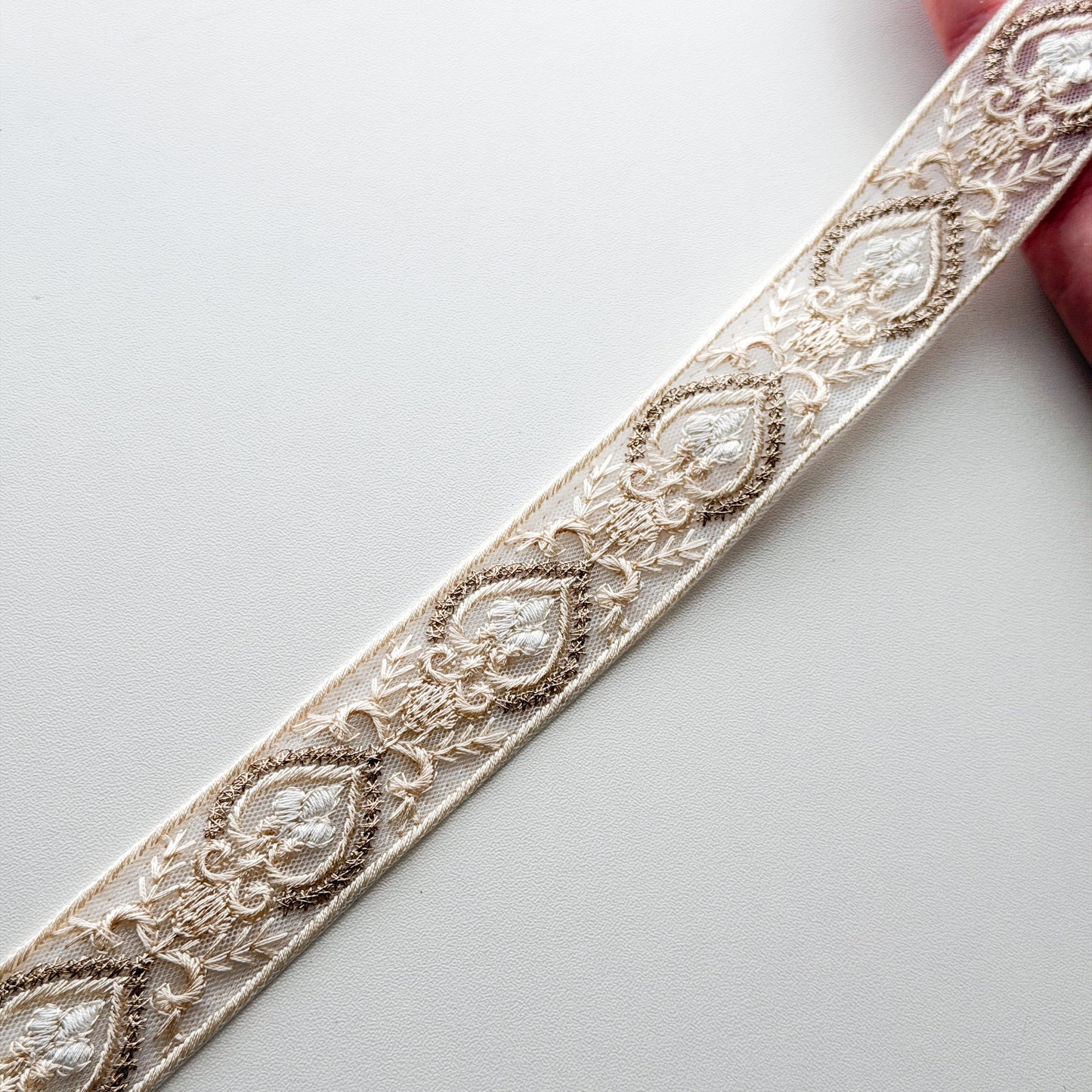 S365 インド刺繍リボン 3cm幅 チュール