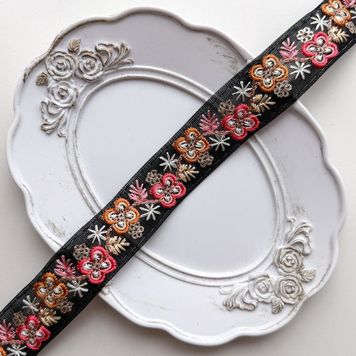 S415 インド刺繍リボン 2.5cm幅 チュール