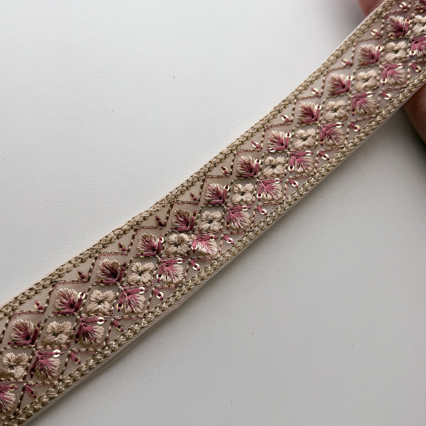 S278 インド刺繍リボン 4cm幅 チュール アーガイルフラワー