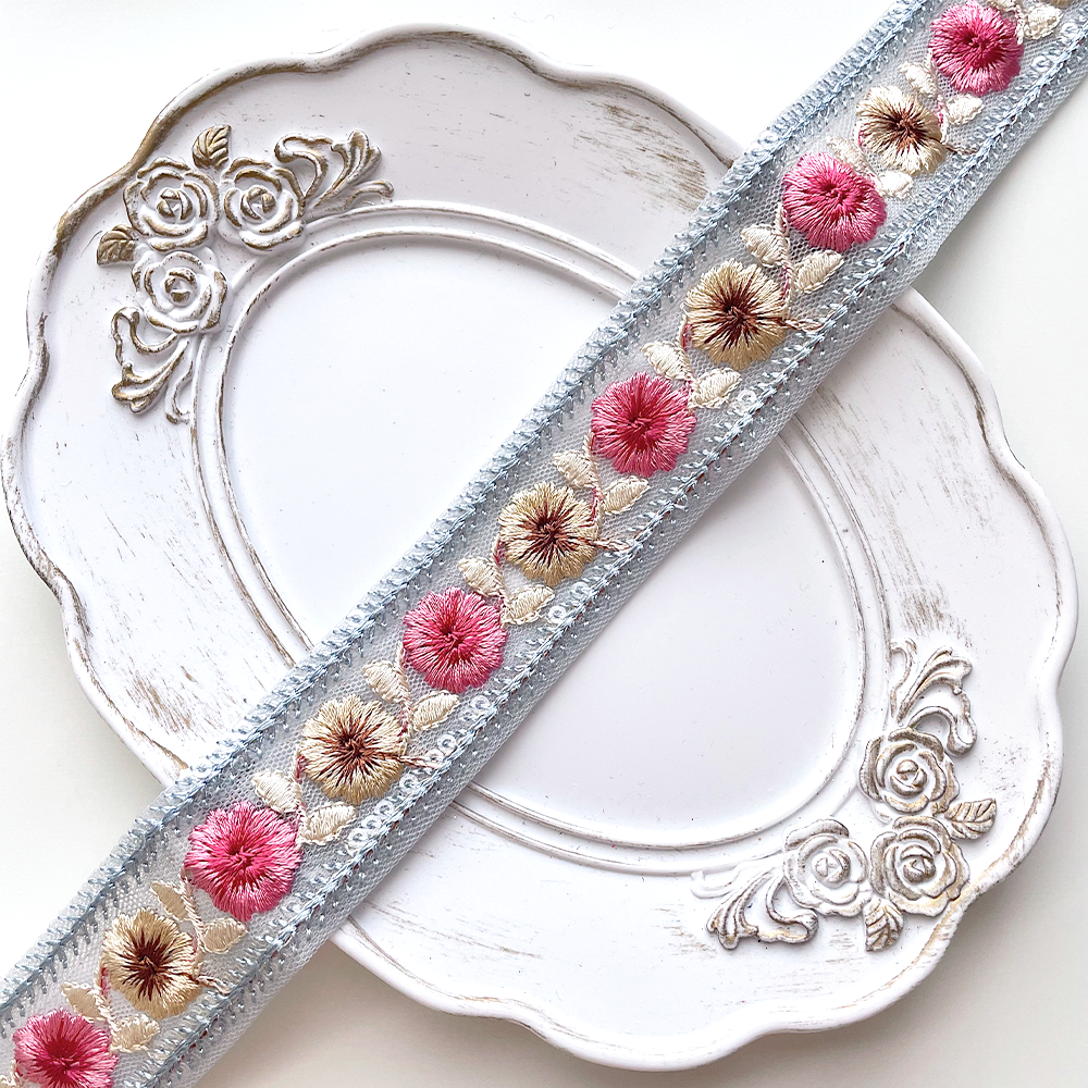 002 【 幅：3cm 】 インド刺繍リボン　ブルー　チュール　ピンク　ベージュ