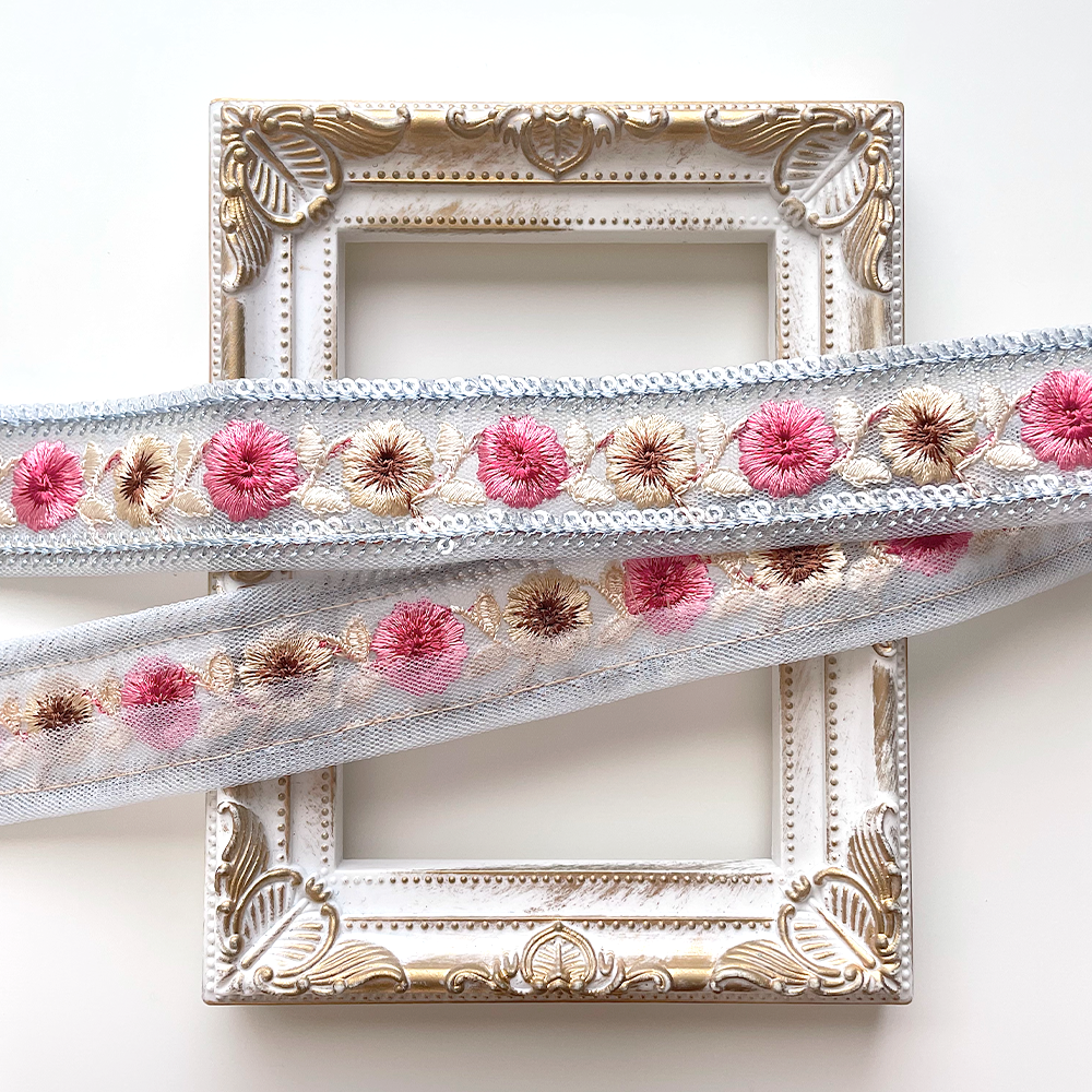 002 【 幅：3cm 】 インド刺繍リボン　ブルー　チュール　ピンク　ベージュ