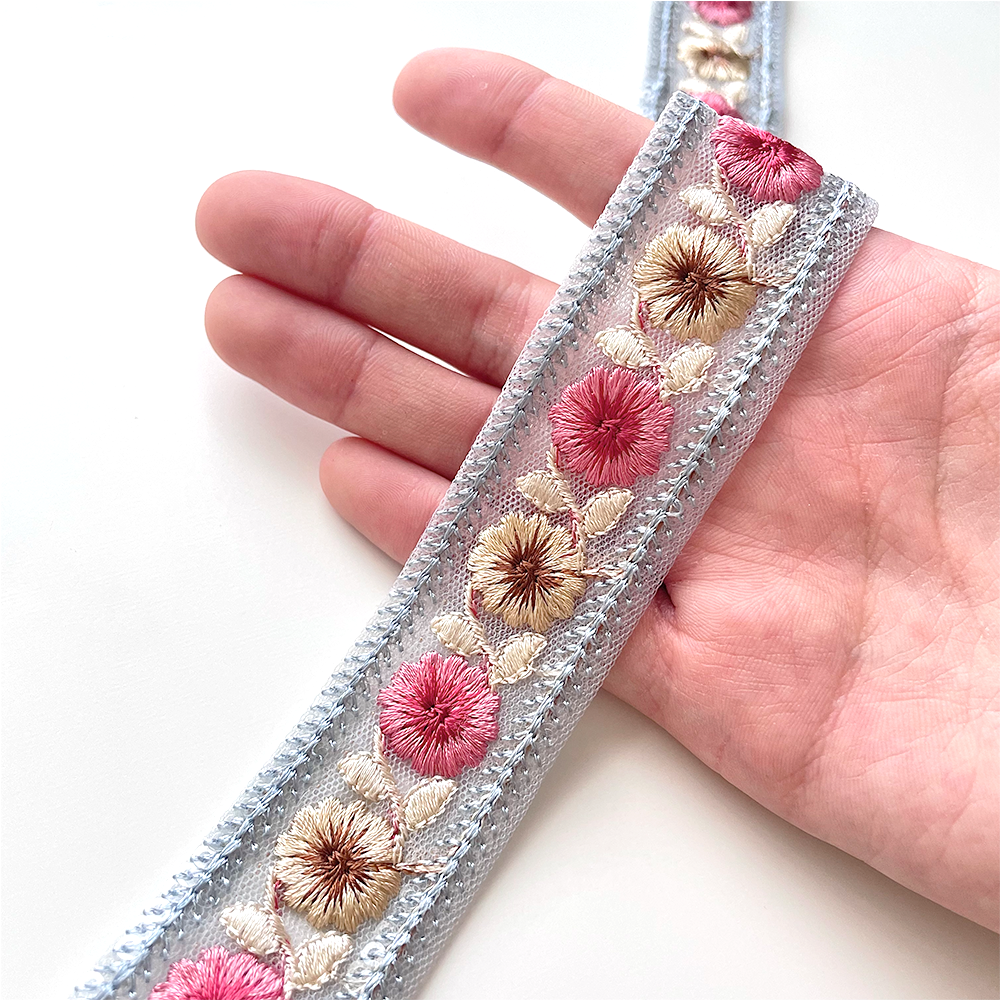 002 【 幅：3cm 】 インド刺繍リボン　ブルー　チュール　ピンク　ベージュ