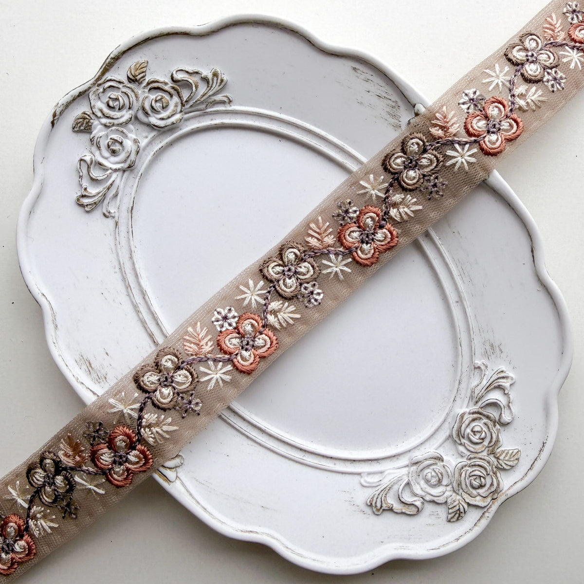S415 インド刺繍リボン 2.5cm幅 チュール