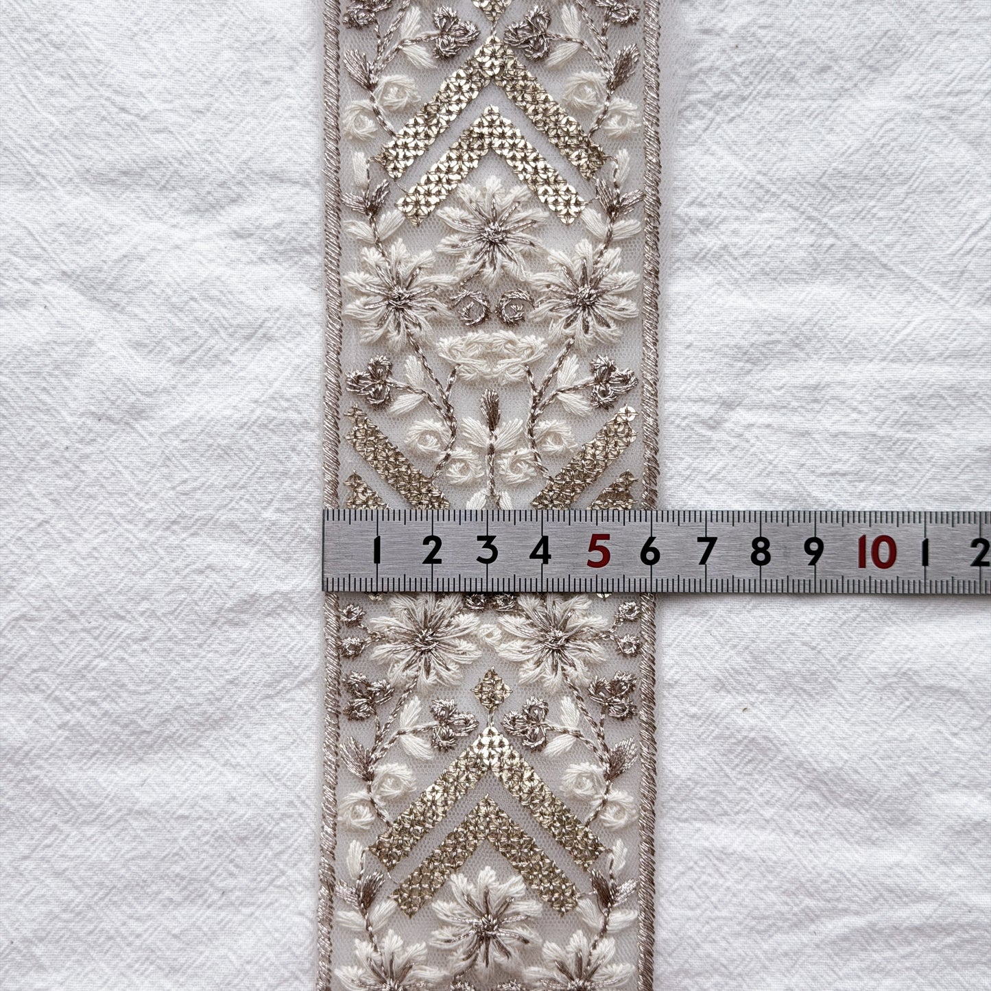 S402 インド刺繍リボン 6cm幅 チュール