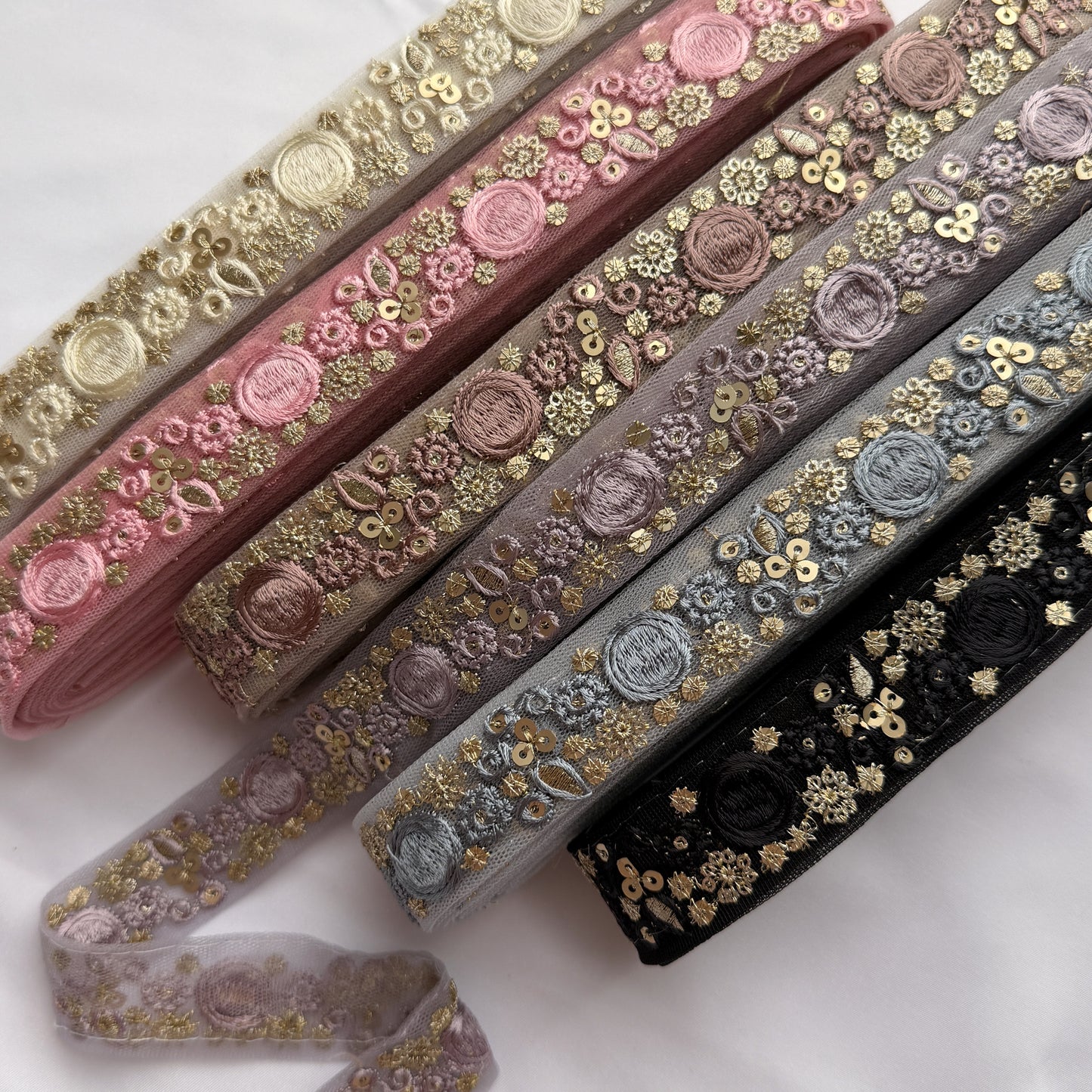 S414 インド刺繍リボン 2.5cm幅 チュール
