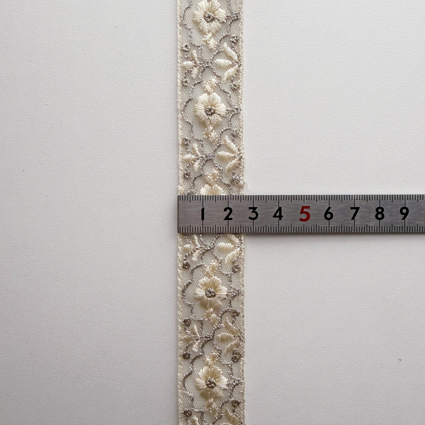 S378 インド刺繍リボン 2.5cm幅 チュール フレームフラワー