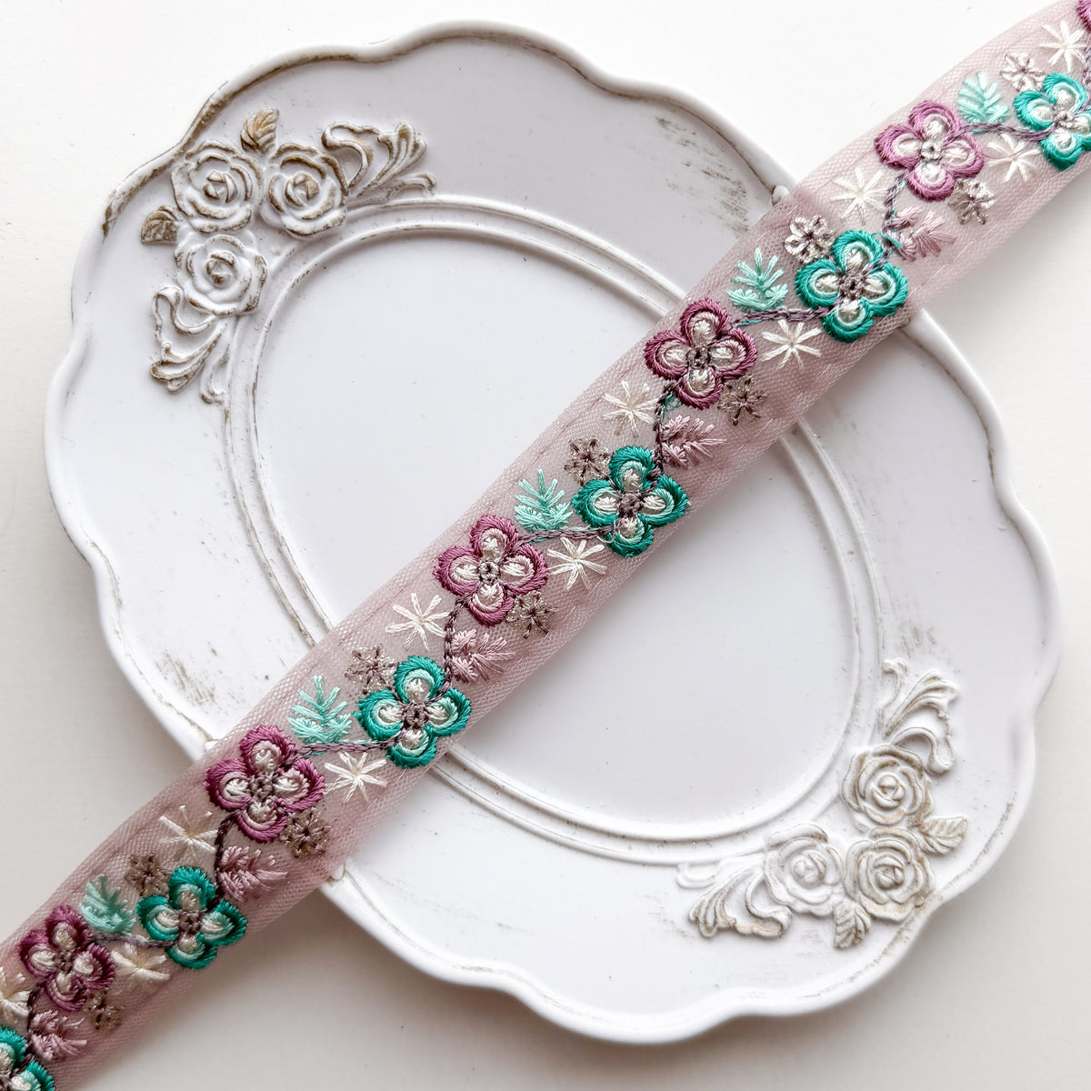 S415 インド刺繍リボン 2.5cm幅 チュール