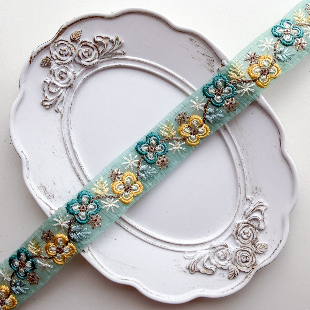 S415 インド刺繍リボン 2.5cm幅 チュール