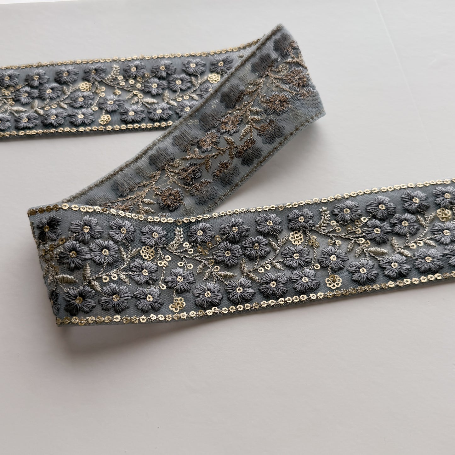 S353 インド刺繍リボン 5.5cm幅 チュール ミルフルール