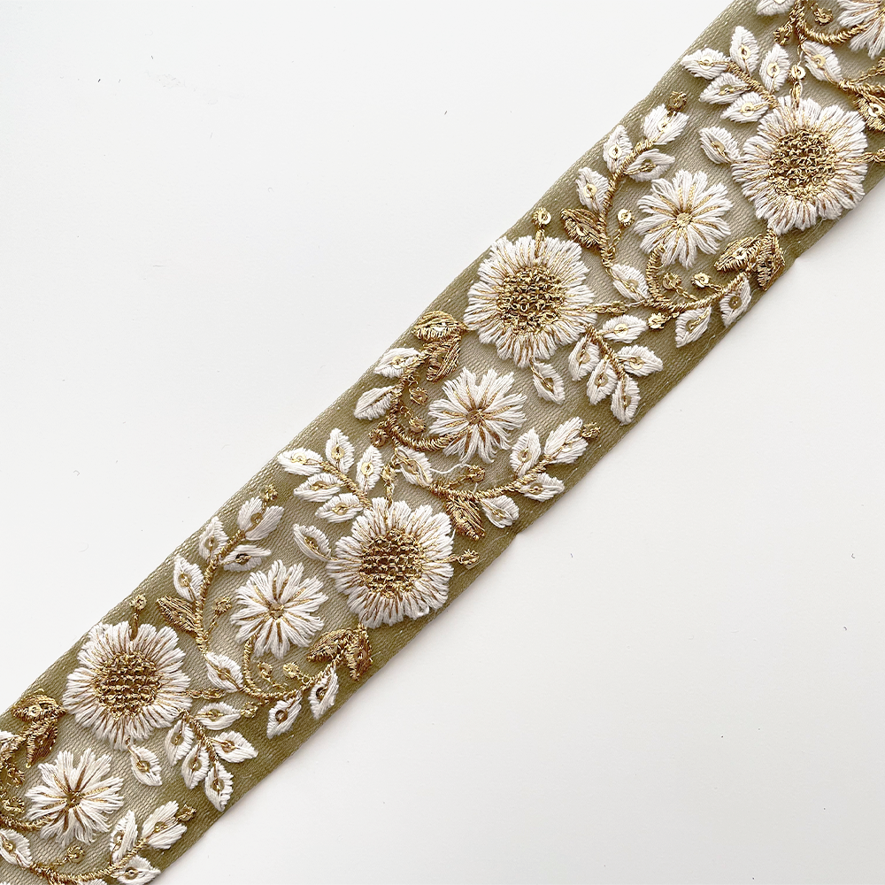 1000 【 幅：5.5cm 】 インド刺繍リボン　抹茶　チュール　ホワイト　ゴールド