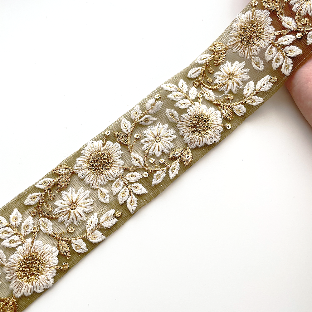 1000 【 幅：5.5cm 】 インド刺繍リボン　抹茶　チュール　ホワイト　ゴールド