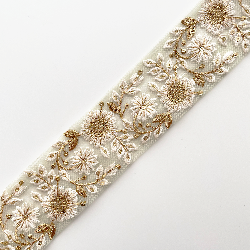 1004 【 幅：5.5cm 】 インド刺繍リボン　ライトグリーン　チュール　ホワイト　ゴールド