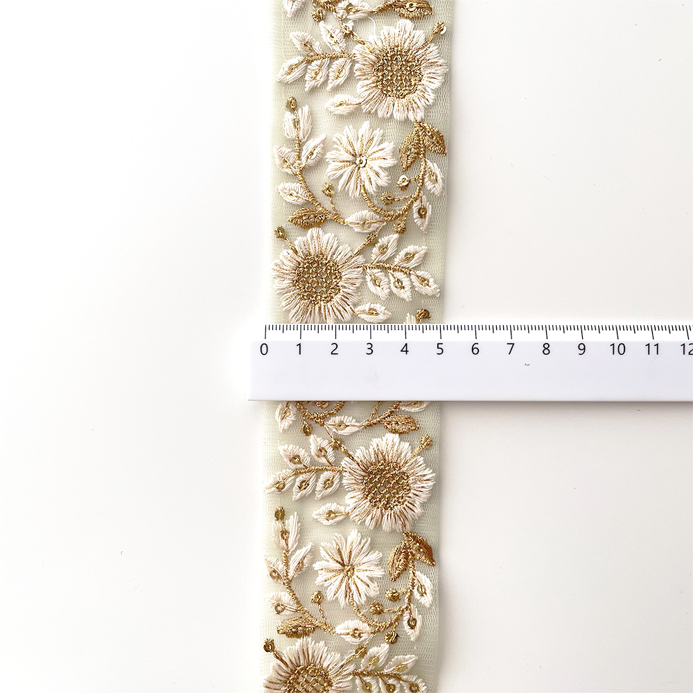 1004 【 幅：5.5cm 】 インド刺繍リボン　ライトグリーン　チュール　ホワイト　ゴールド