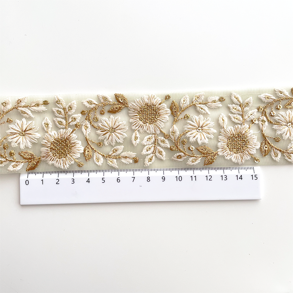 1004 【 幅：5.5cm 】 インド刺繍リボン　ライトグリーン　チュール　ホワイト　ゴールド