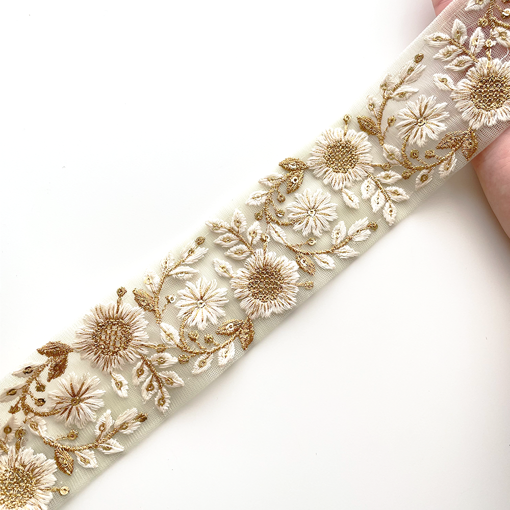 1004 【 幅：5.5cm 】 インド刺繍リボン　ライトグリーン　チュール　ホワイト　ゴールド