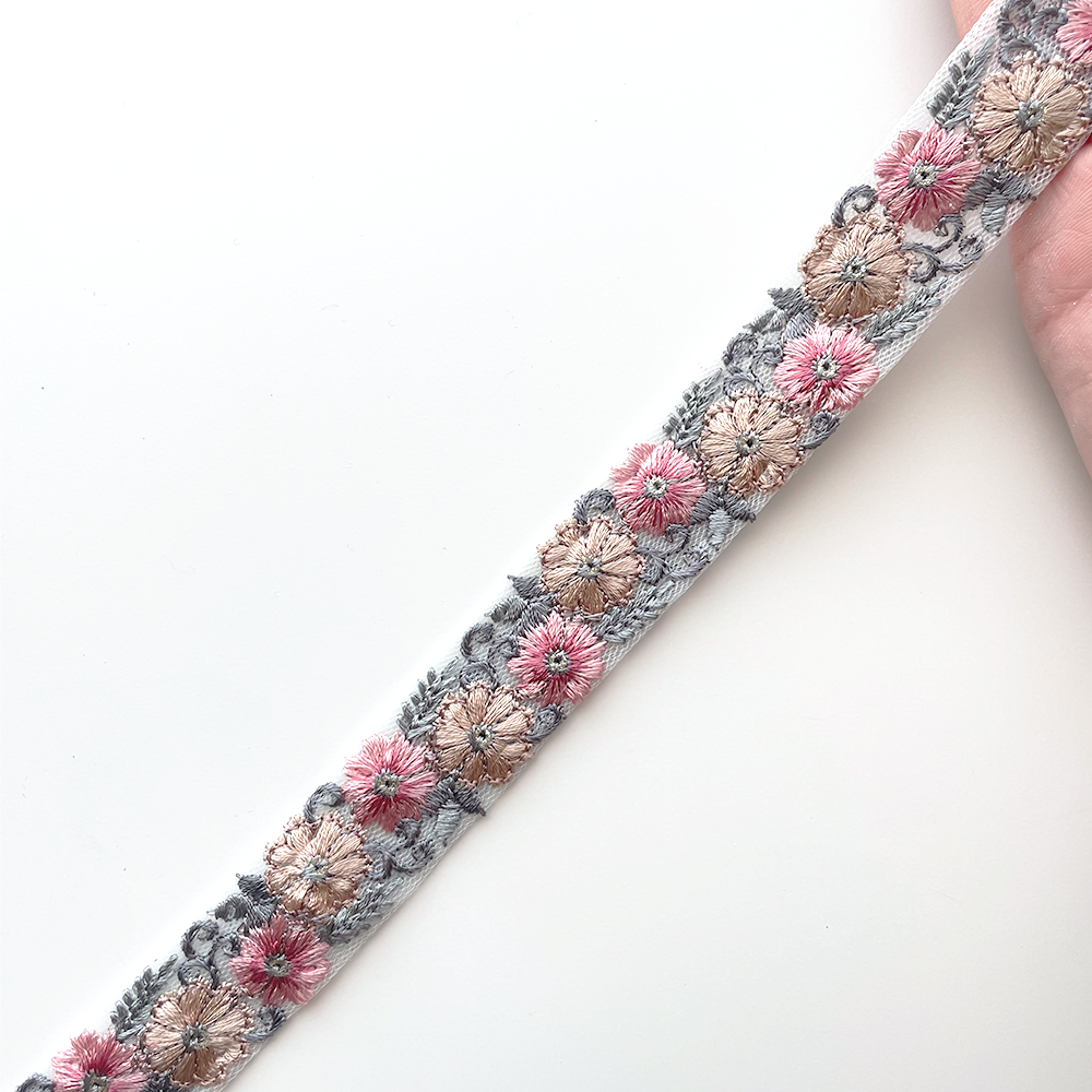 1024 【 幅：2.5cm 】 インド刺繍リボン　ベビーブルー　チュール　ピンク　ベージュ