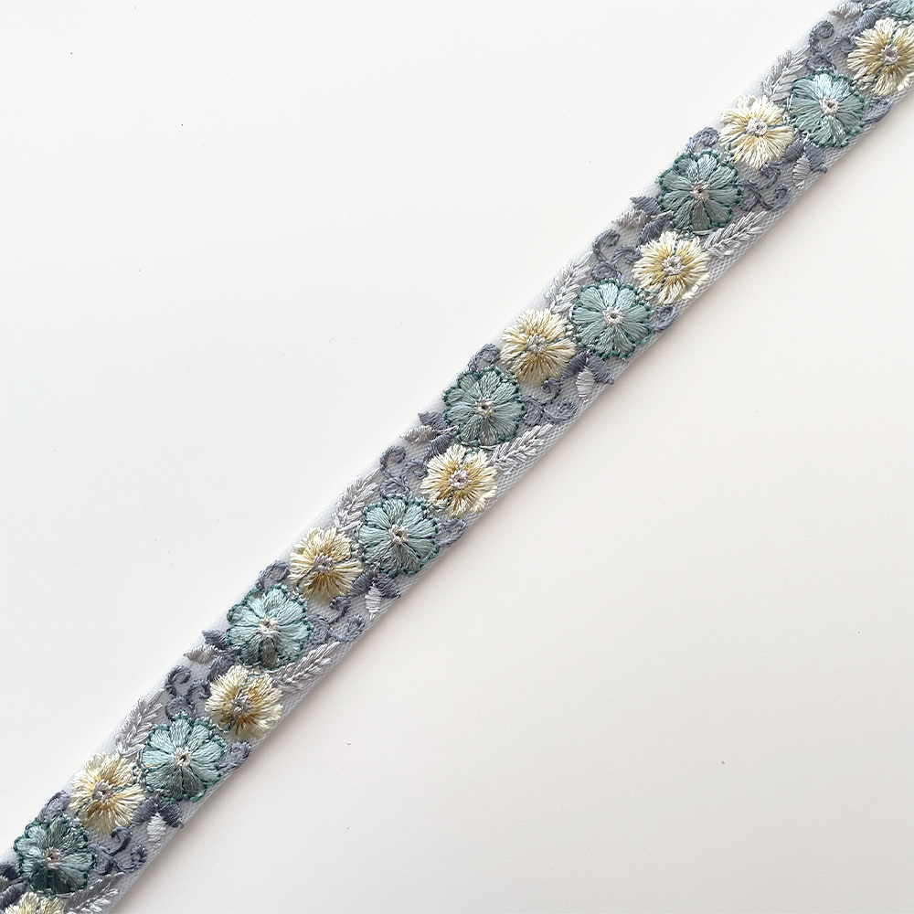 1025 【 幅：2.5cm 】 インド刺繍リボン　ブルー　チュール　グリーン　ライム