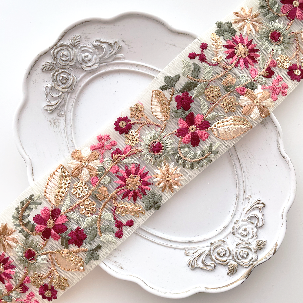 1028 【 幅：5.5cm 】 インド刺繍リボン　ライトグリーン　チュール　レッド　グリーン　ゴールド
