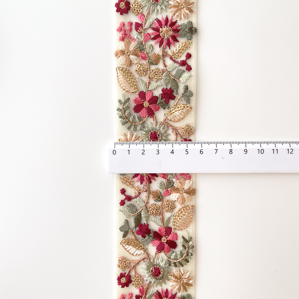 1028 【 幅：5.5cm 】 インド刺繍リボン　ライトグリーン　チュール　レッド　グリーン　ゴールド