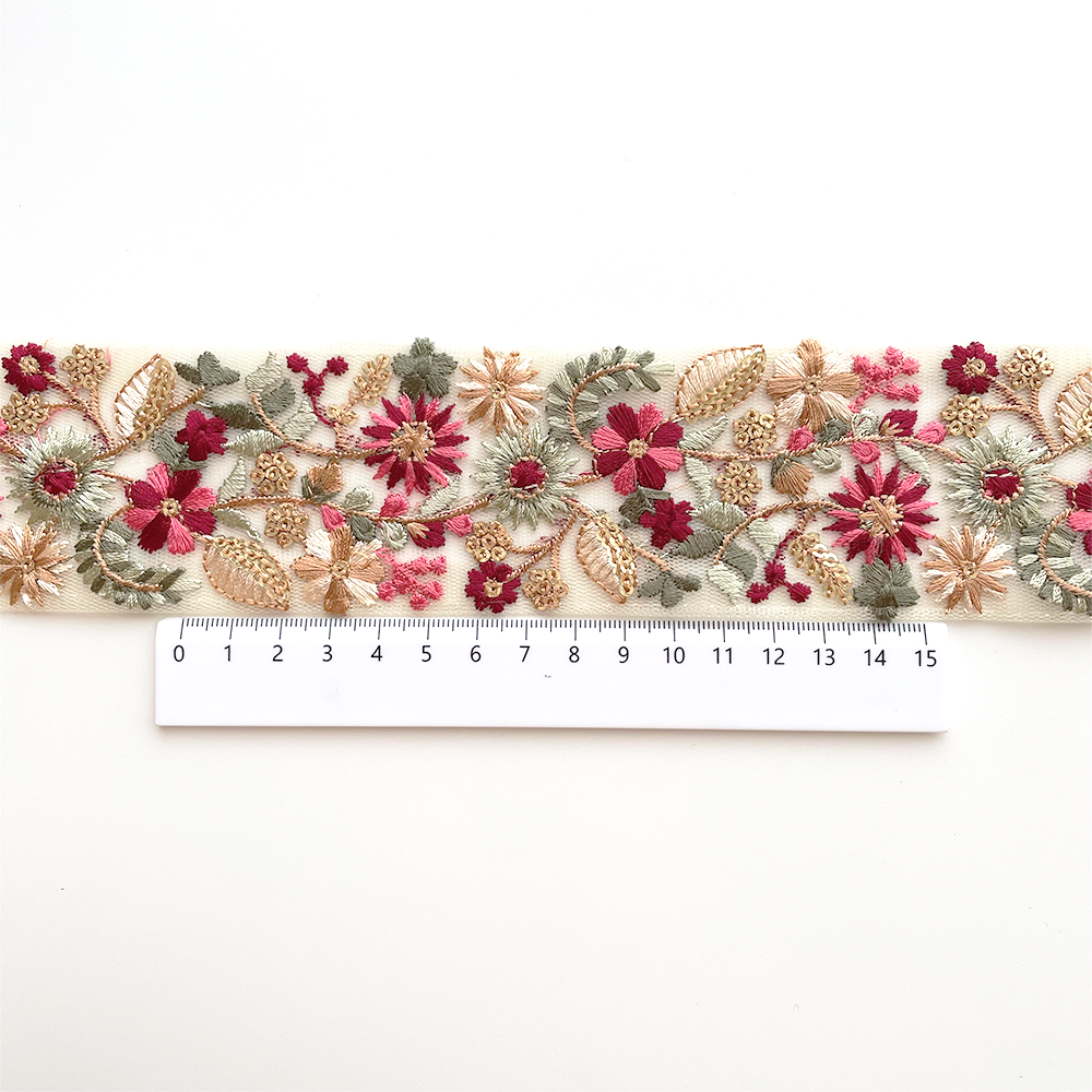 1028 【 幅：5.5cm 】 インド刺繍リボン　ライトグリーン　チュール　レッド　グリーン　ゴールド