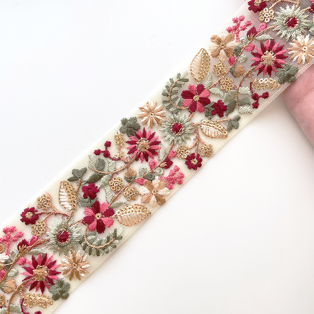 1028 【 幅：5.5cm 】 インド刺繍リボン　ライトグリーン　チュール　レッド　グリーン　ゴールド
