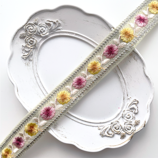 1036 【 幅：3cm 】 インド刺繍リボン　グリーン　チュール　イエロー　ピンク