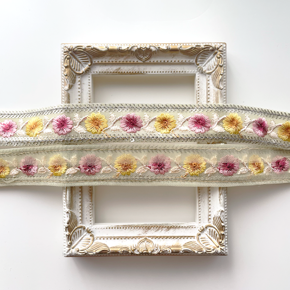 1036 【 幅：3cm 】 インド刺繍リボン　グリーン　チュール　イエロー　ピンク