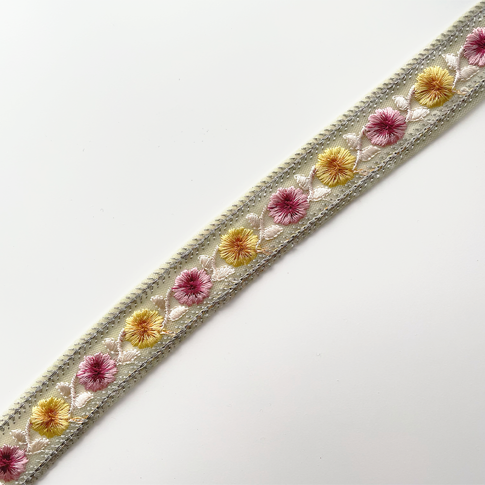 1036 【 幅：3cm 】 インド刺繍リボン　グリーン　チュール　イエロー　ピンク