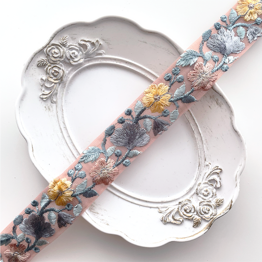 1038 【 幅：3cm 】 インド刺繍リボン　ピンク　チュール　イエロー　ブルー